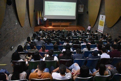 Conferencia sobre Freddie Mercury 