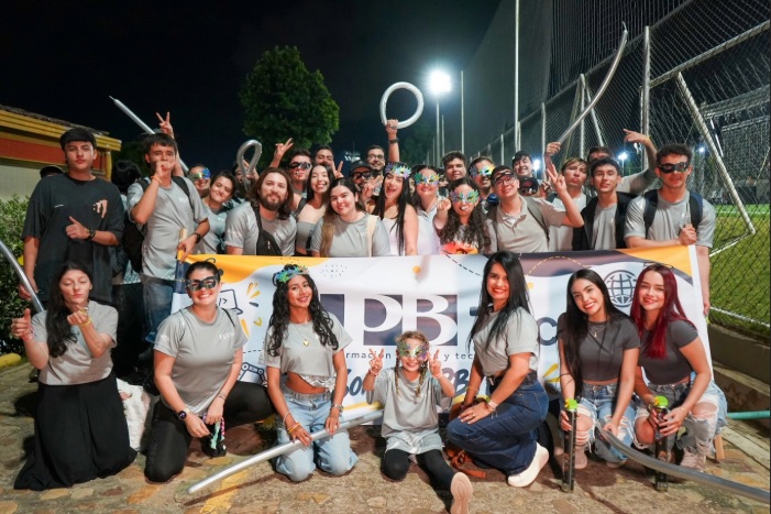 Estudiantes en el nocturnal 