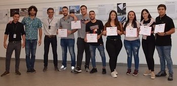 estudiantes reciben certificado