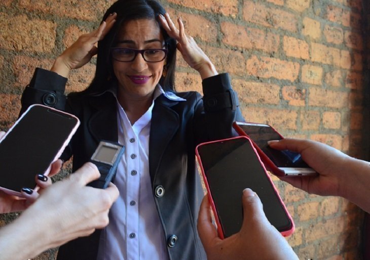 Persona abordada por medios de comunicación 