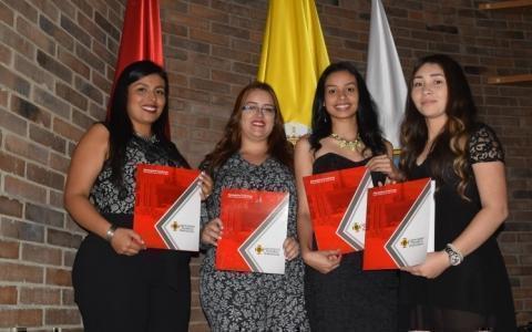 Estudiantes que obtuvieron su certificación en idioma inglés.