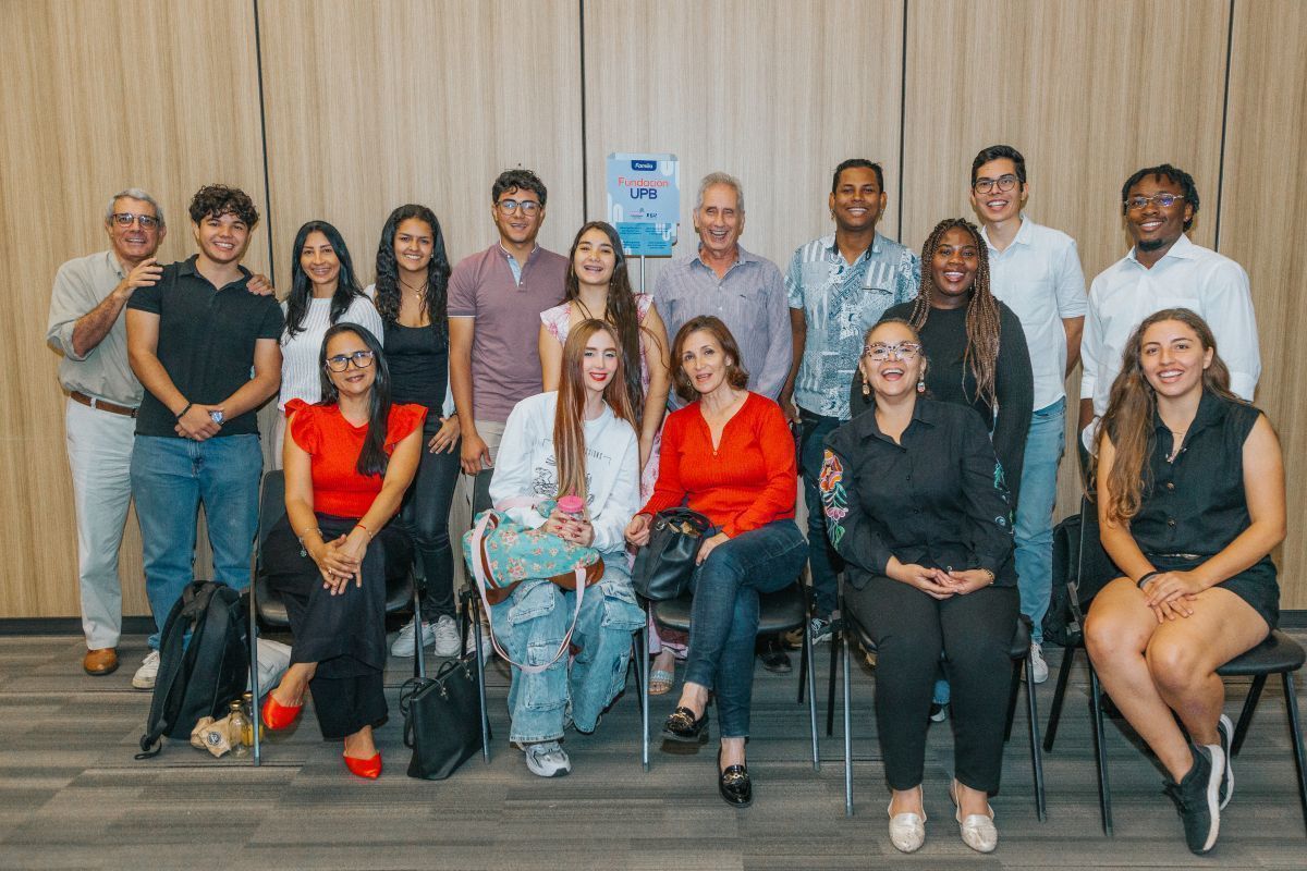 Foto becarios, benefactores y familias