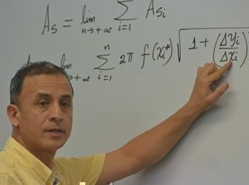 Profesor guillermo lopez en clase