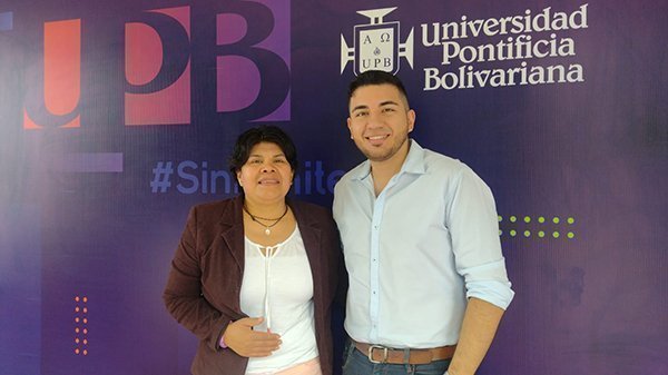 En la foto María Olga Concha Guzmán, CUNORTE, Universidad de Guadalajara, México y Bryan Salcedo, Director de la Facultad de Ingeniería Industrial