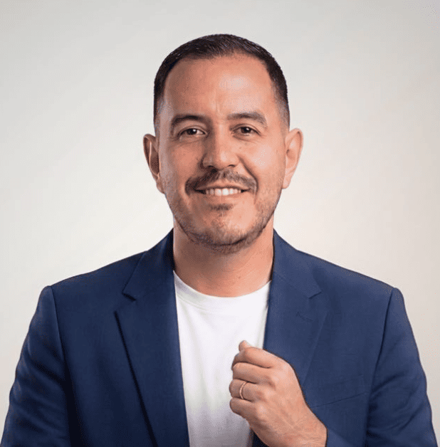 Juanes Gómez, administrador de empresas egresado de la UPB y asesor financiero, explica los retos económicos que enfrentan los aficionados que planean asistir al Mundial 2026.