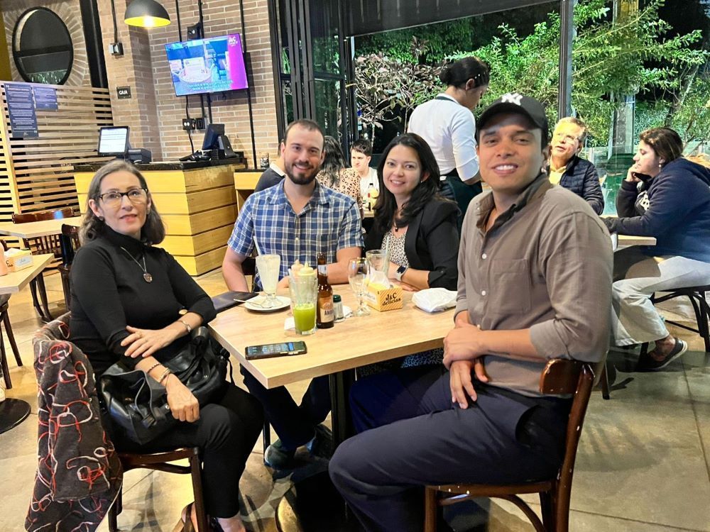 Etiqueta y protocolo de empresas en restaurante