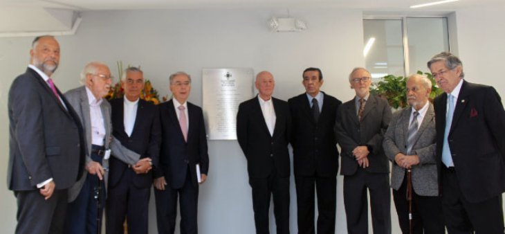 Homenaje a fundadores y maestros de la Facultad de Medicina