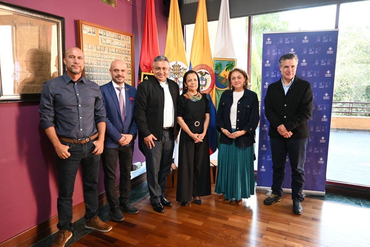 Acreditación al programa de Trabajo Social UPB