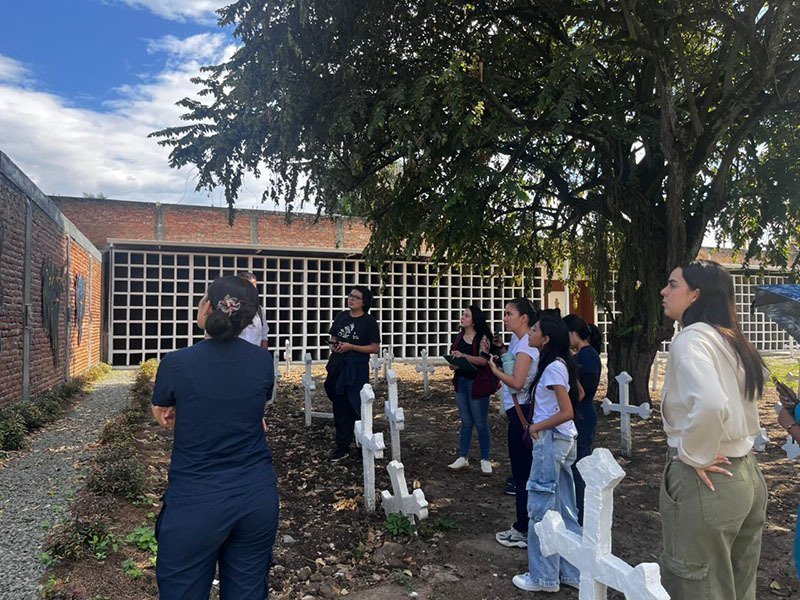 Visita Patio de la Memoria, Cementerio Central de Palmira