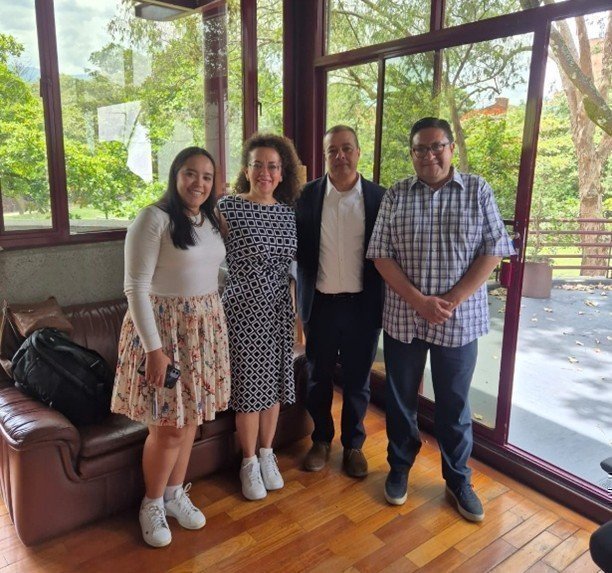 Foto secretaria e invitados 