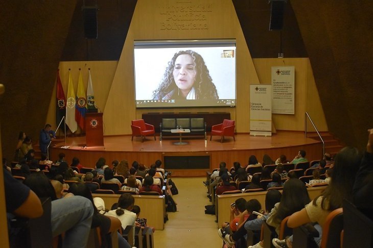 Periodista Gina Morelos