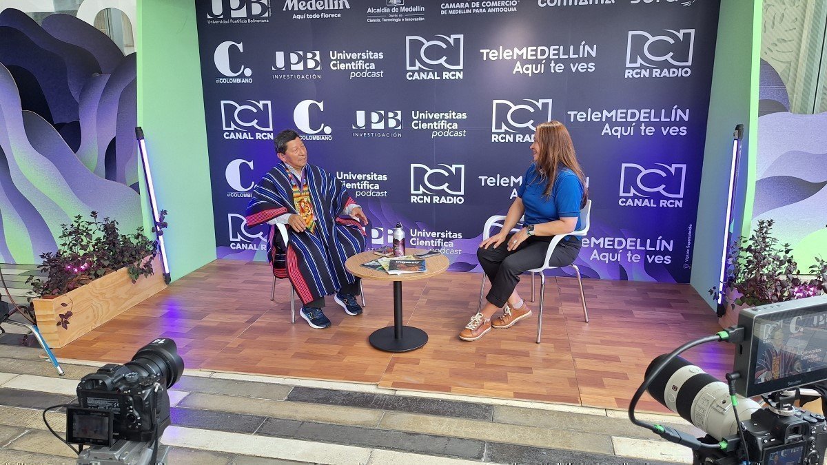 Viviana Alonso Marroquín y el Taita José Narciso Jamioy Muchavisoy conversan sobre sabiduría ancestral.