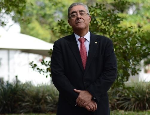 Nuevo decano Escuela de Derecho y Ciencias Políticas